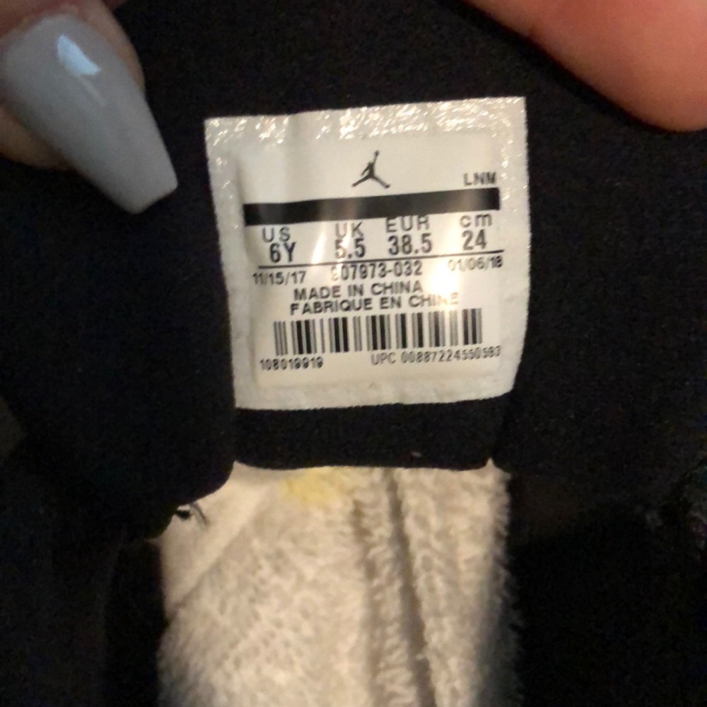 Jordans - Picture 4 of 4